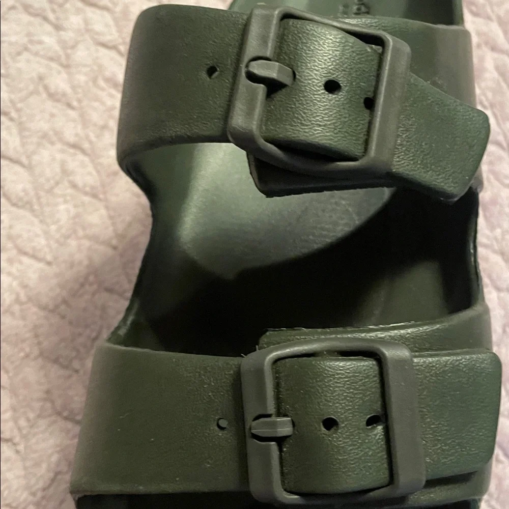 Goodfellow Men’s Two Strap Sandal - size 8